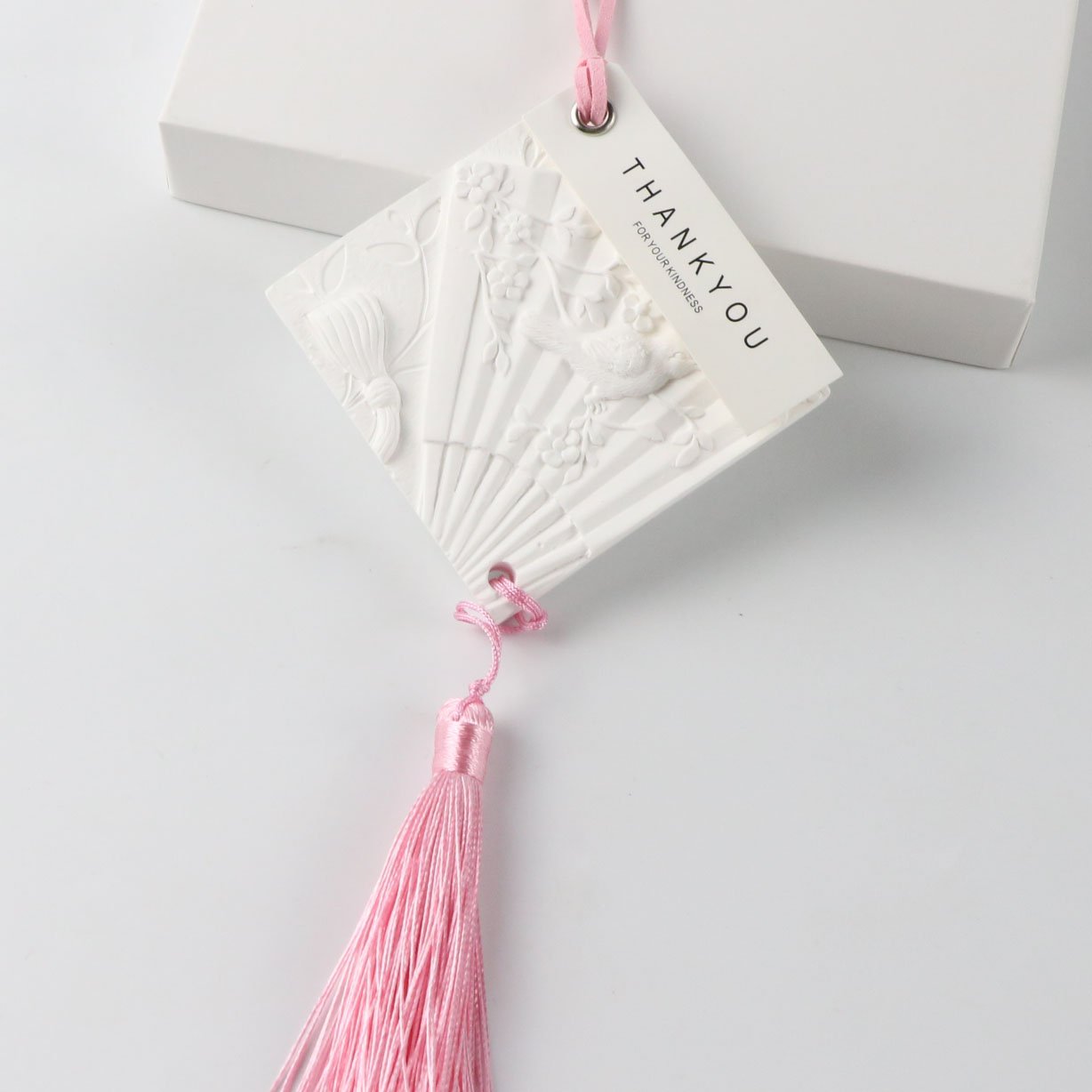 Luxury Home Fragrance Hanging Car Wardrobe Air freshener Scented Ceramic Aroma Fragrance Essential Oil Porcelain Flower Diffuser