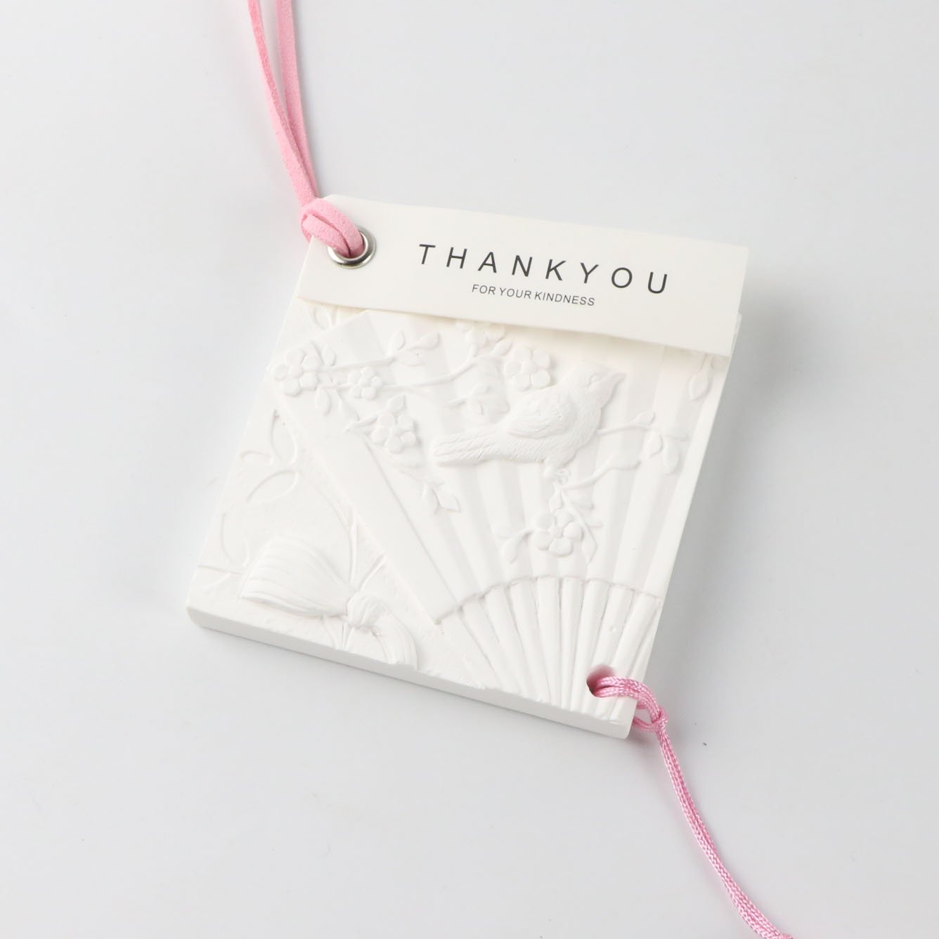 Luxury Home Fragrance Hanging Car Wardrobe Air freshener Scented Ceramic Aroma Fragrance Essential Oil Porcelain Flower Diffuser