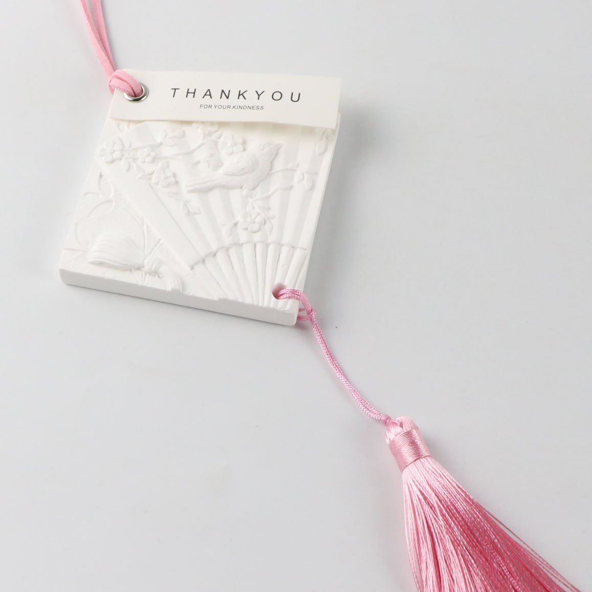 Luxury Home Fragrance Hanging Car Wardrobe Air freshener Scented Ceramic Aroma Fragrance Essential Oil Porcelain Flower Diffuser