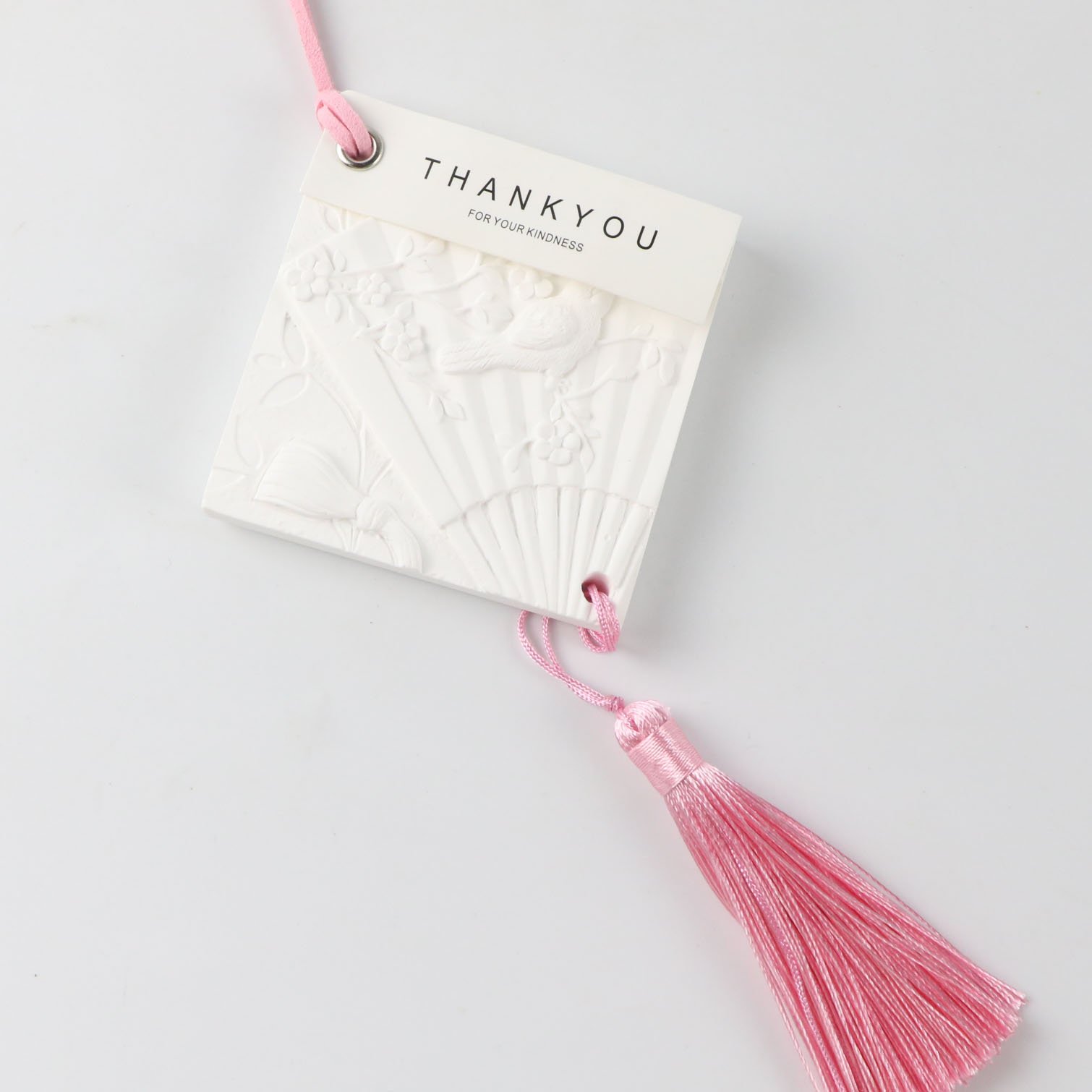 Luxury Home Fragrance Hanging Car Wardrobe Air freshener Scented Ceramic Aroma Fragrance Essential Oil Porcelain Flower Diffuser