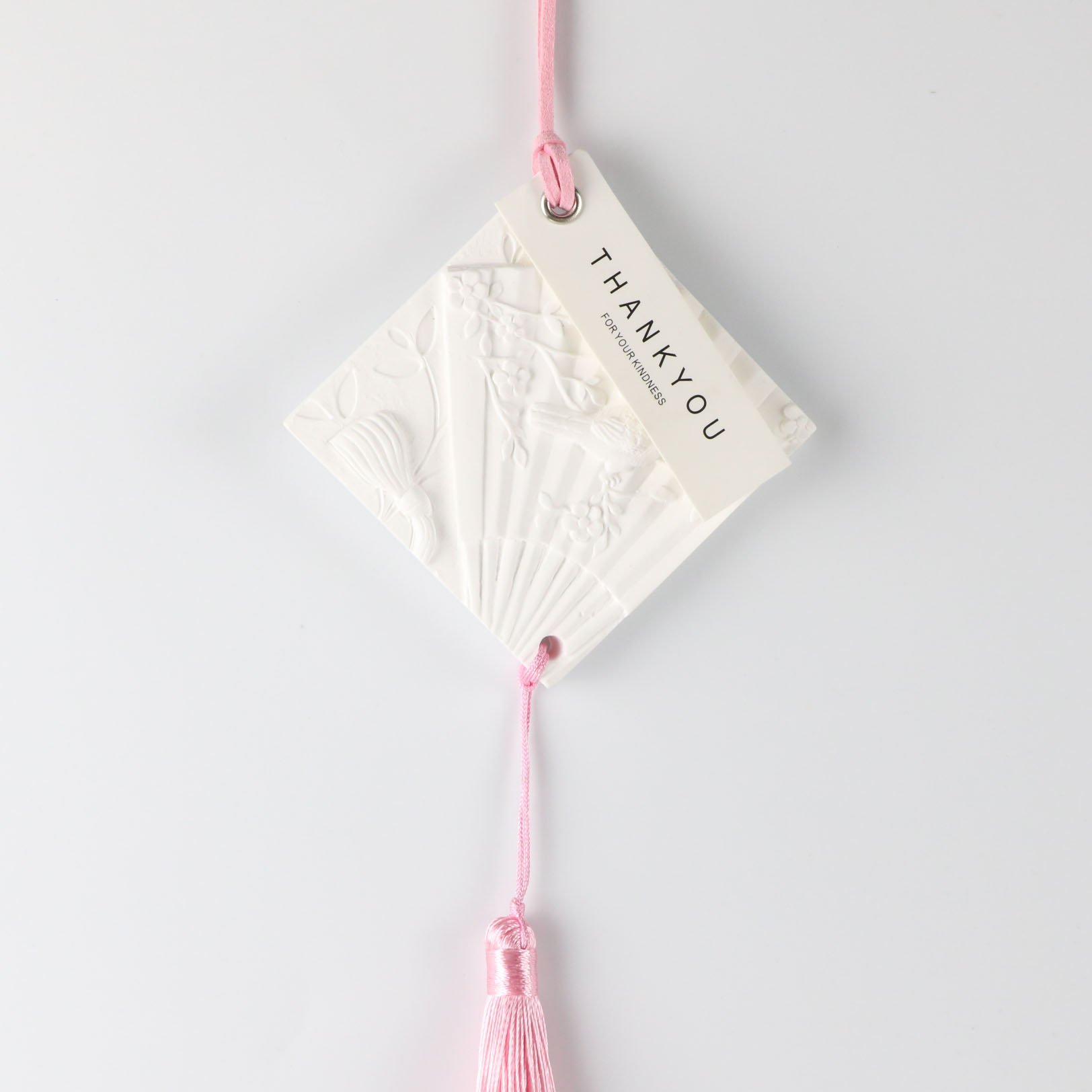 Luxury Home Fragrance Hanging Car Wardrobe Air freshener Scented Ceramic Aroma Fragrance Essential Oil Porcelain Flower Diffuser
