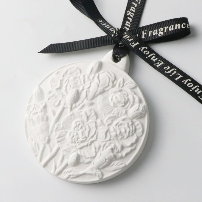 Hot Selling Scented Ceramic Aroma Plaster Porcelain Flower Fragrance Essential Oil Diffuser Hanging Car Wardrobe Air Freshener