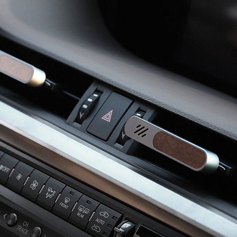Car air freshener Car export perfume vent Air freshener Car air conditioner clip solid perfume