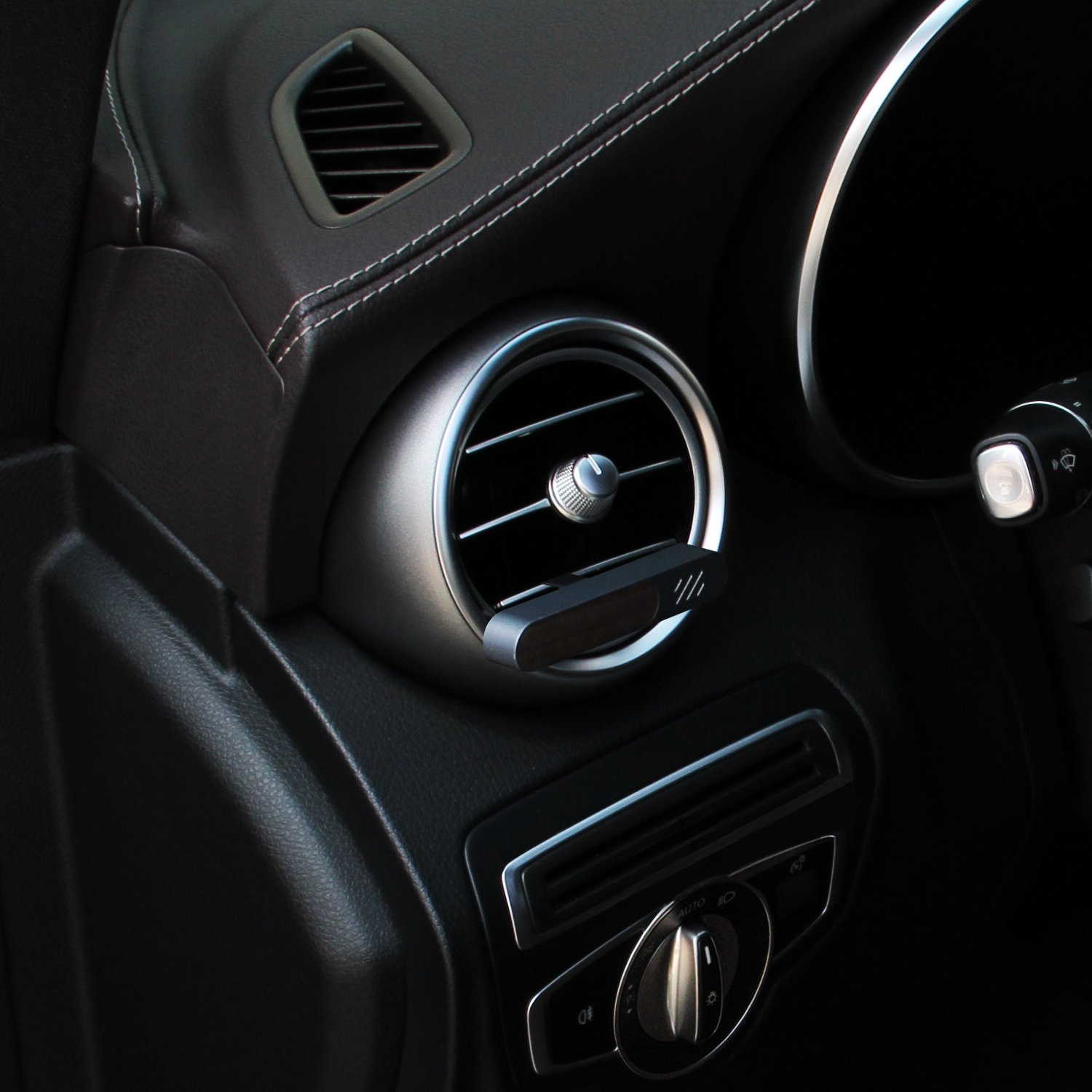 Car air freshener Car export perfume vent Air freshener Car air conditioner clip solid perfume
