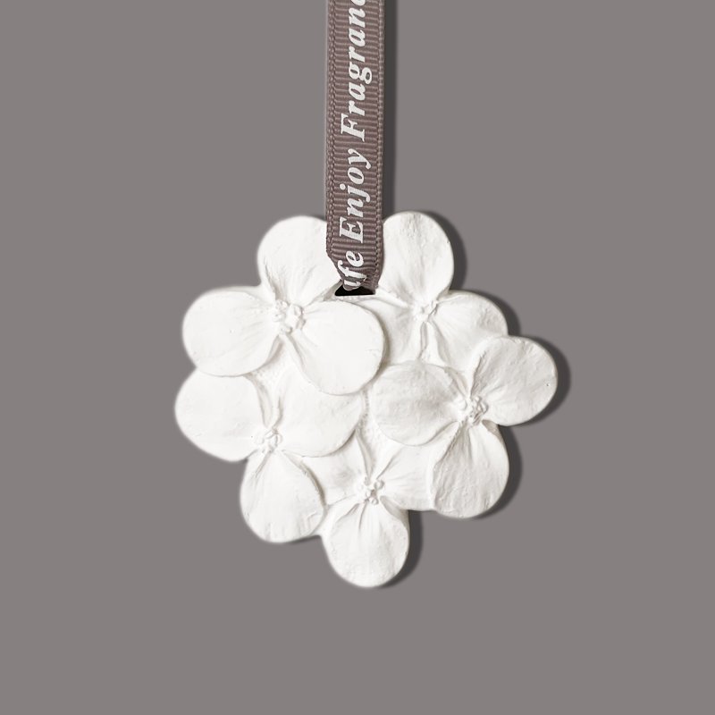 FINRU Stocked Scented Ceramic Hydrangea Flower Shaped Aroma Porcelain Hanging Car Inner Pendant Fragrance Essential Oil Diffuser