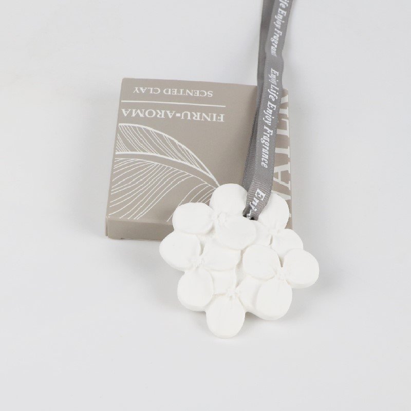 FINRU Stocked Scented Ceramic Hydrangea Flower Shaped Aroma Porcelain Hanging Car Inner Pendant Fragrance Essential Oil Diffuser