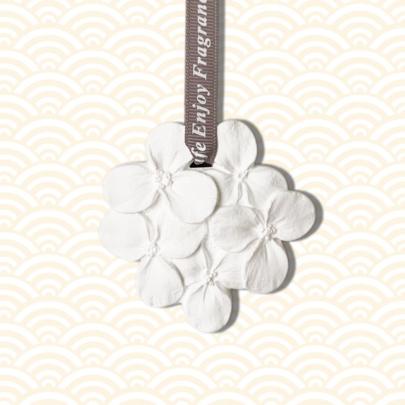 FINRU Stocked Scented Ceramic Hydrangea Flower Shaped Aroma Porcelain Hanging Car Inner Pendant Fragrance Essential Oil Diffuser