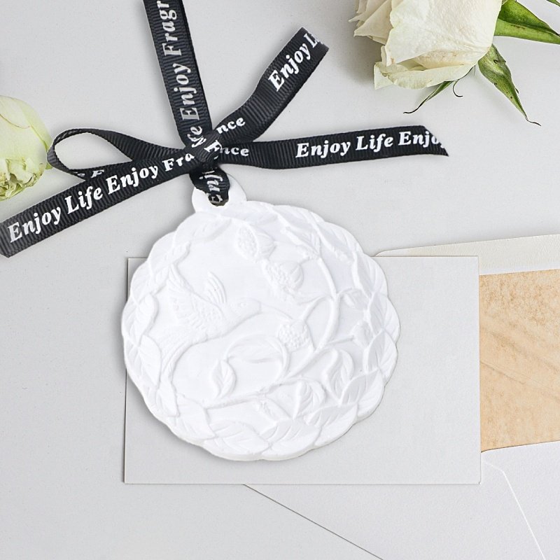 Factory Wholesale Hanging Car Wardrobe Air Freshener Scented Ceramic Flower Aroma Plaster Porcelain Essential Oil Diffuser