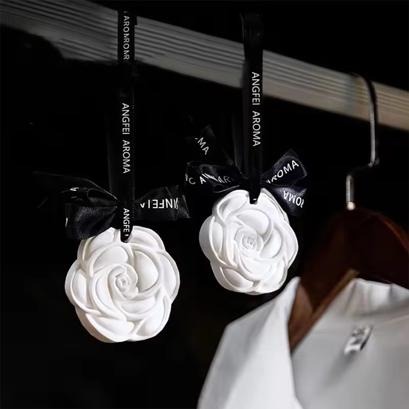 Rose shaped hanging air freshener set scented stone porcelain home car fragrance essential oil ceramic aromatherapy diffuser