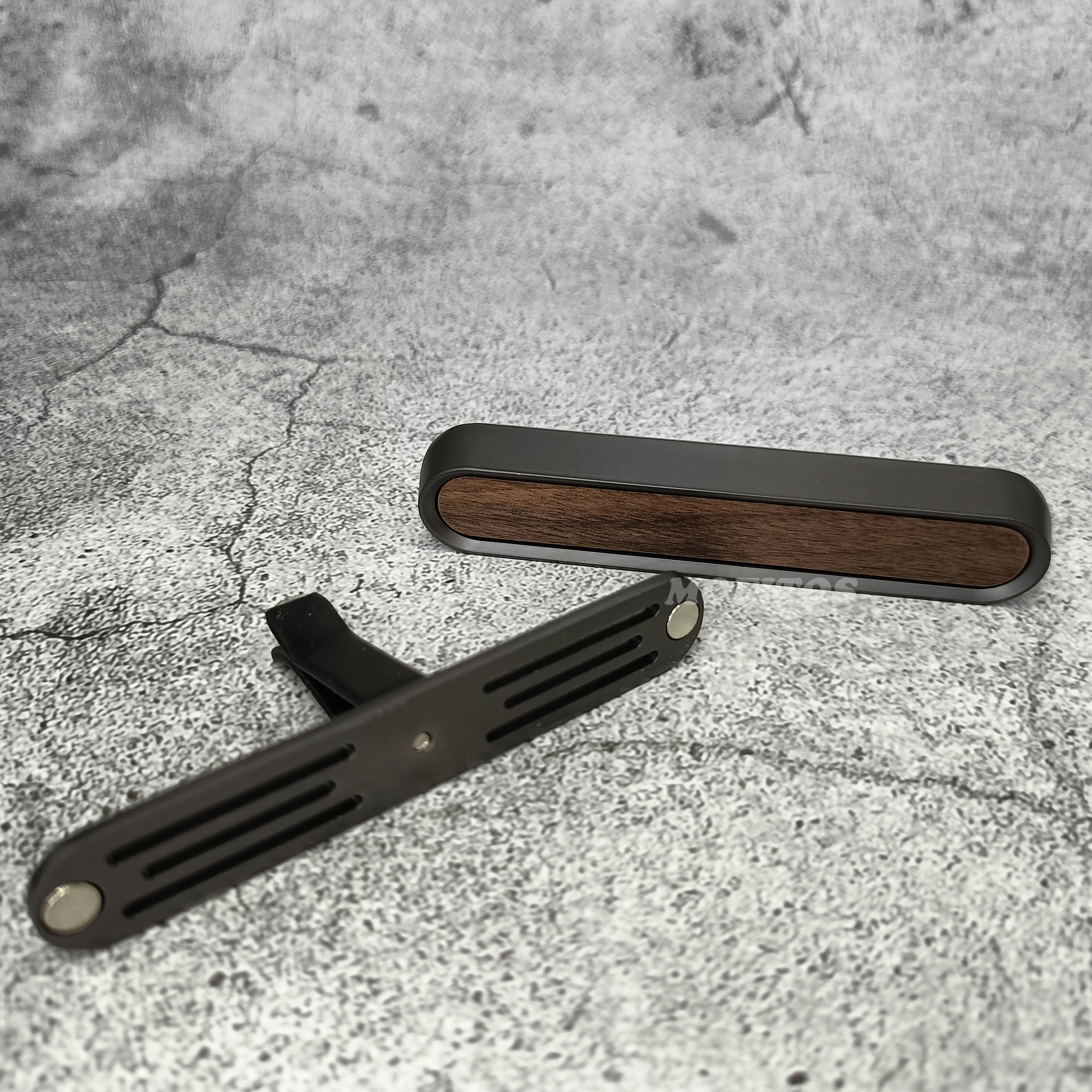 Free Logo Wood Fragrance Clips Metal Wooden Car Diffuser Vent Clamp Car Wood Diffuser Scented Air Freshener Clip