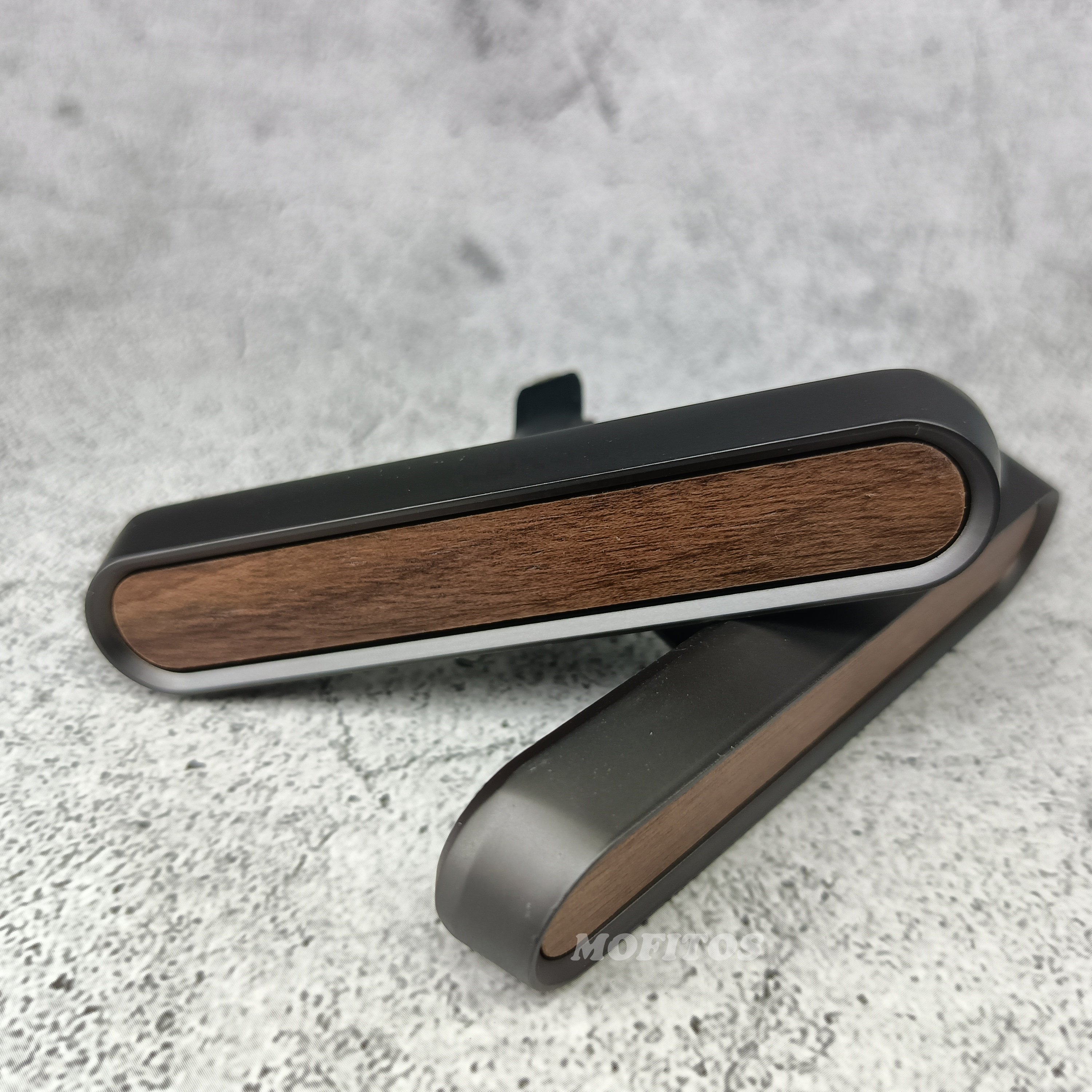 Free Logo Wood Fragrance Clips Metal Wooden Car Diffuser Vent Clamp Car Wood Diffuser Scented Air Freshener Clip
