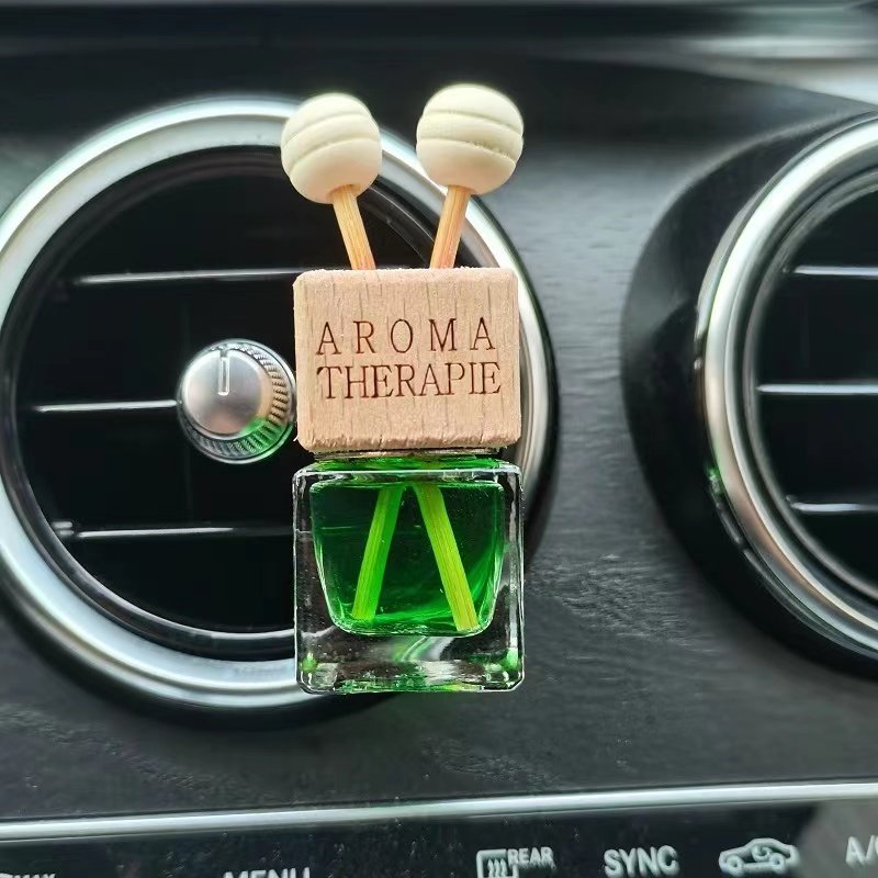 Hot Sales Fashionable Car Accessory Car Aroma Diffuser & Air Freshener Liquid Air Vent Diffuser for Car Interior