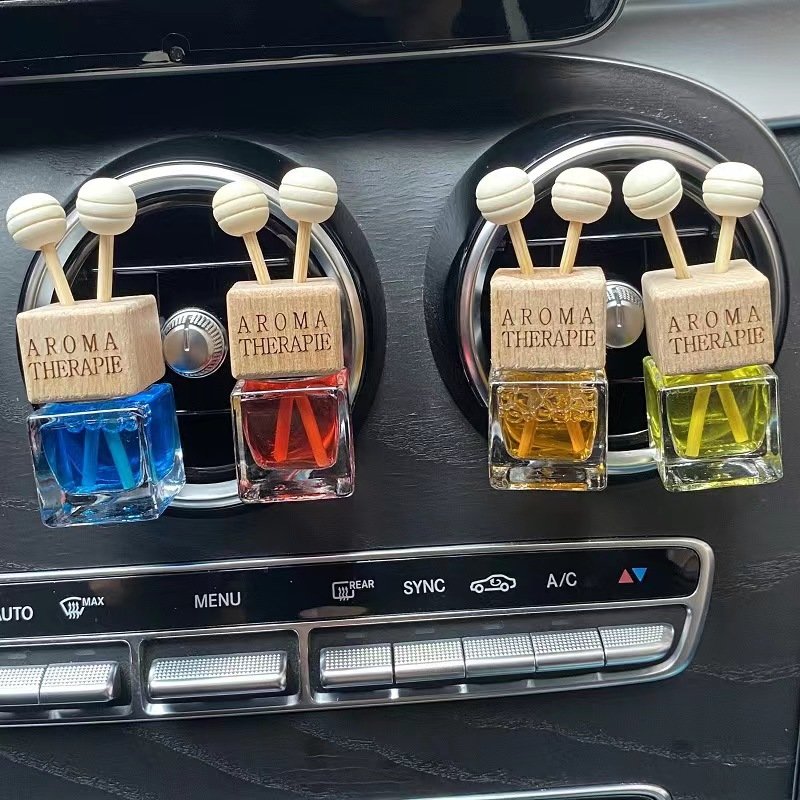 Hot Sales Fashionable Car Accessory Car Aroma Diffuser & Air Freshener Liquid Air Vent Diffuser for Car Interior