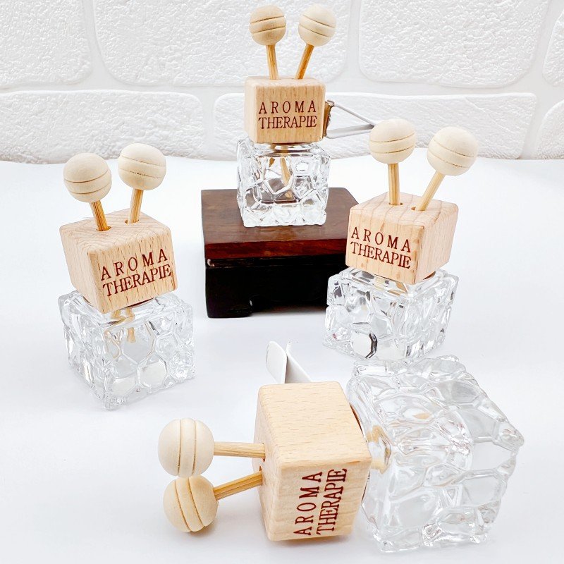 Wholesale Custom Aromatherapy Essential Oil Mini Cute Crystal Car Air Freshener Clip Diffuser Wood Lid Automotive Car Perfume