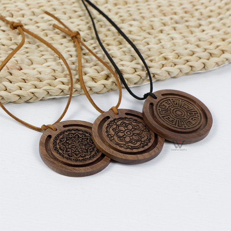Luxury Car Accessories Scents Hanging Air Perfume Diffuser Smell Fresheners Funny Wood Pieces Design for Car Home Fragrance