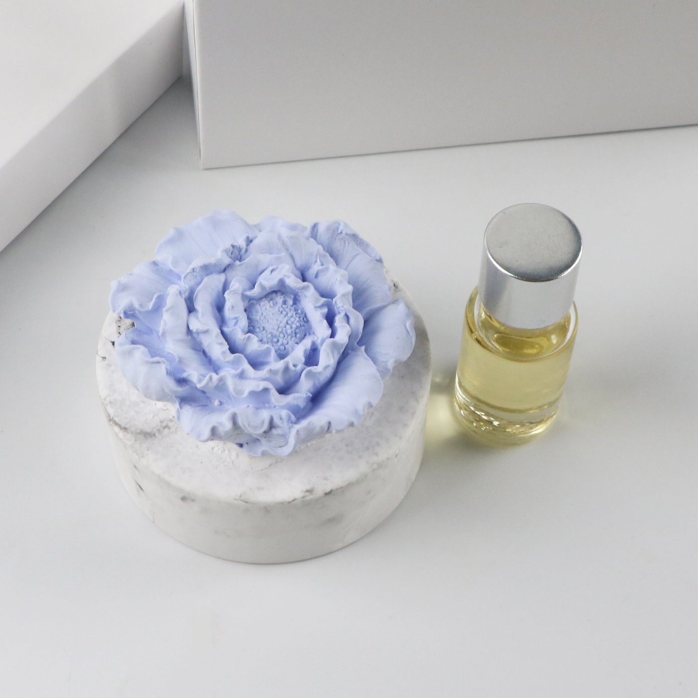 Wholesale Stocked Home Car Decoration Scented Ceramic Stone Porcelain Peony Flower Fragrance Essential Oil Aroma Diffuser