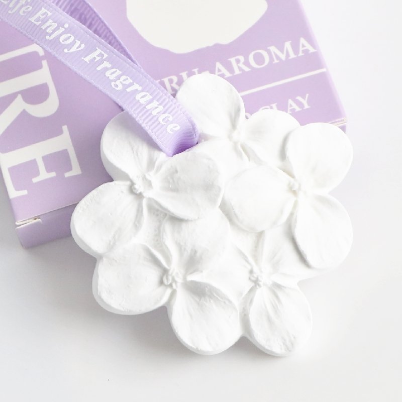 Wholesale Gift Scented Ceramic Aroma Stone Porcelain Flower Fragrance Essential Oil Diffuser Hanging Car Wardrobe Air Freshener