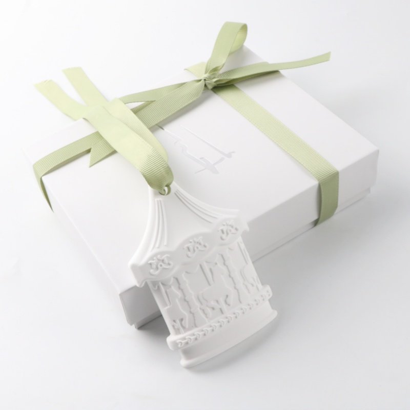 FinRu Wholesale Hanging Wardrobe Car Aroma Air Freshener White Scented Ceramic Porcelain Flower Fragrance Essential Oil Diffuser