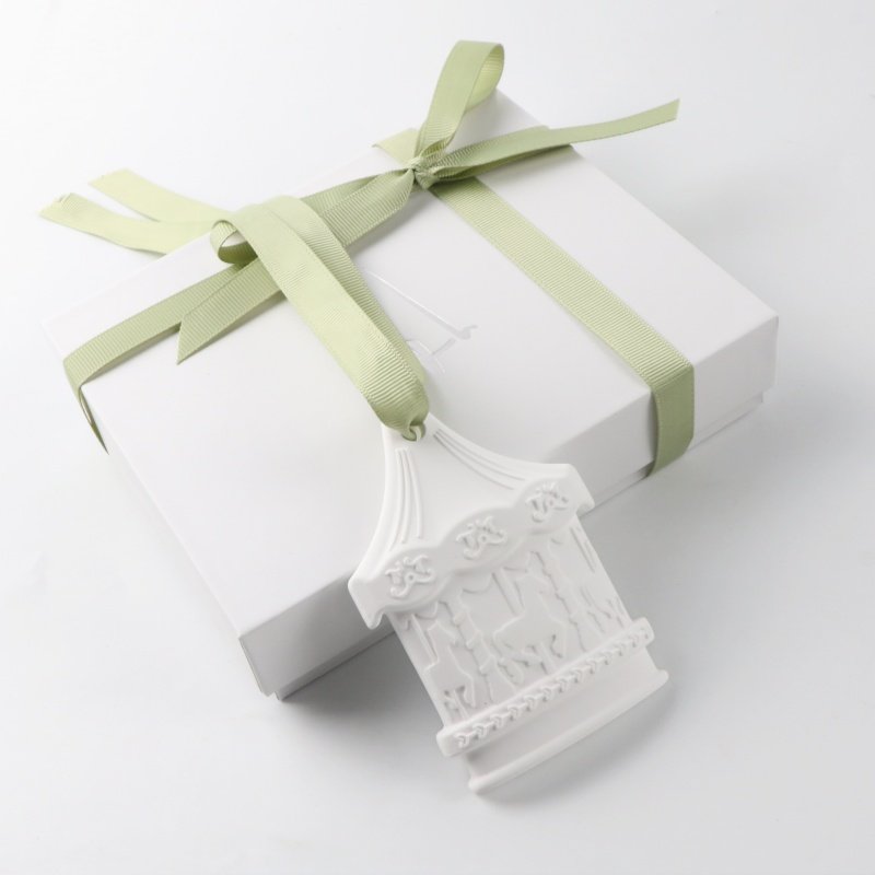 FinRu Wholesale Hanging Wardrobe Car Aroma Air Freshener White Scented Ceramic Porcelain Flower Fragrance Essential Oil Diffuser