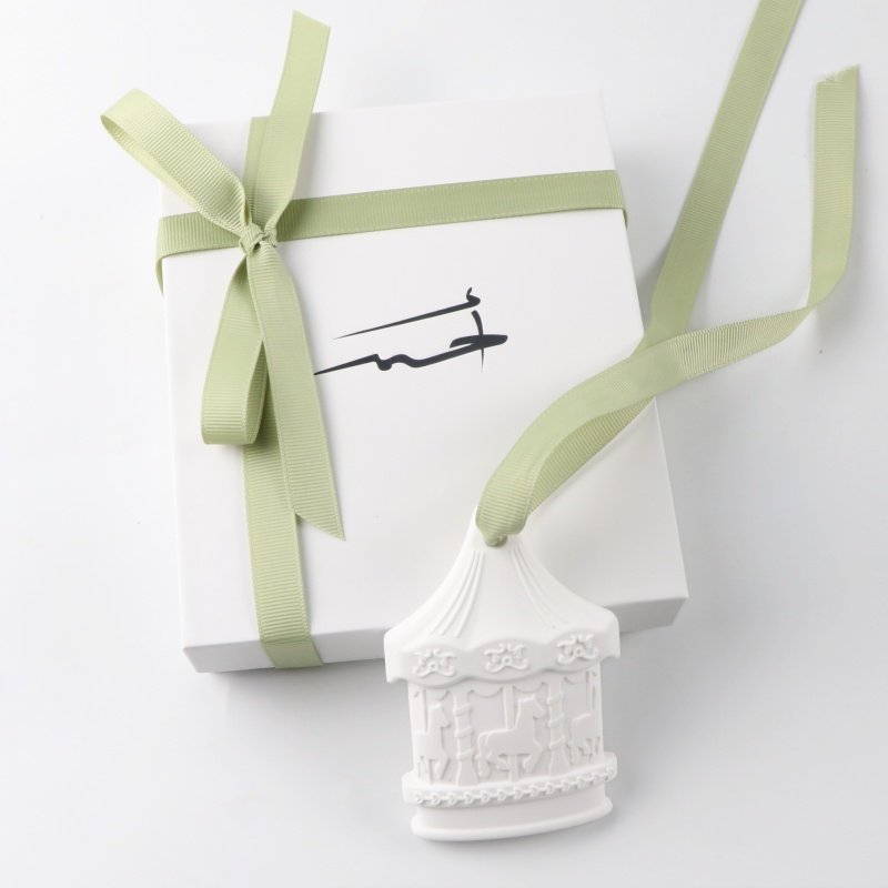 FinRu Wholesale Hanging Wardrobe Car Aroma Air Freshener White Scented Ceramic Porcelain Flower Fragrance Essential Oil Diffuser