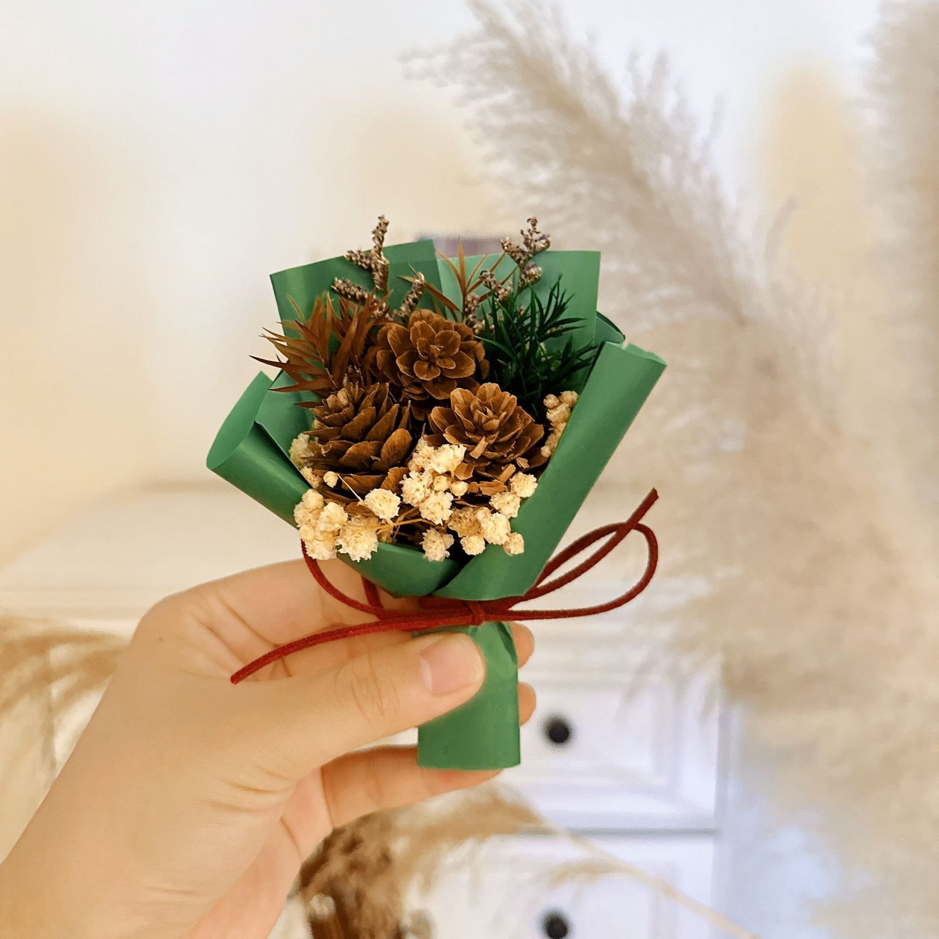 Pretty car perfume mini bouquet dry flower bouquet long lasting customs