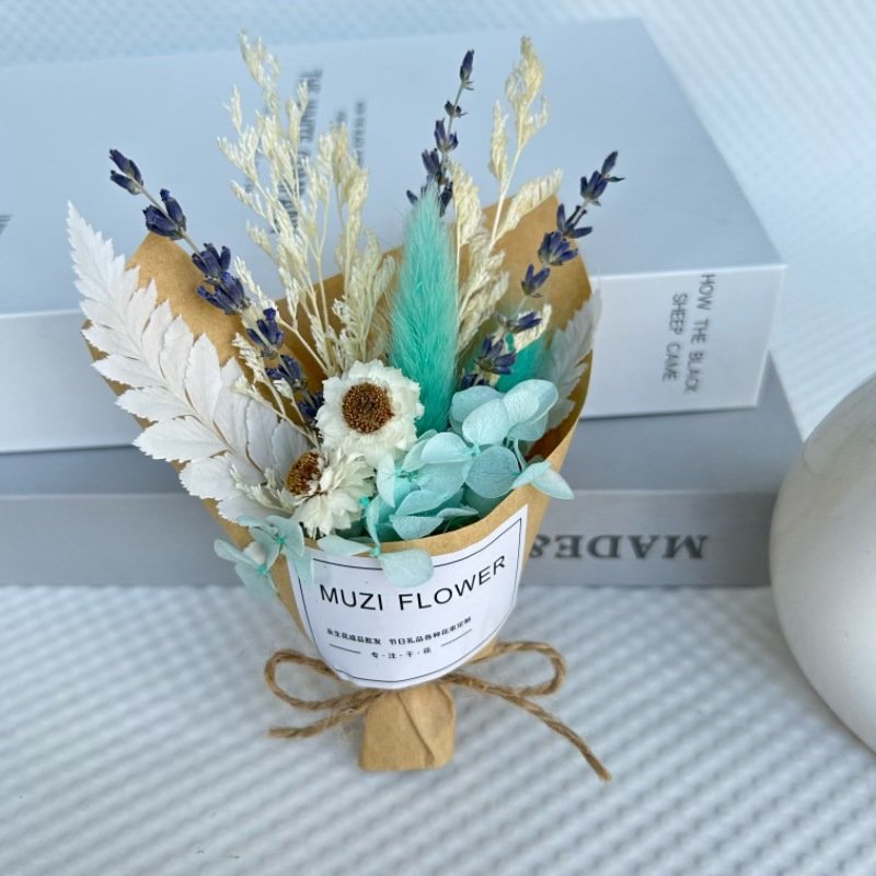 Pretty car perfume mini bouquet dry flower bouquet long lasting customs