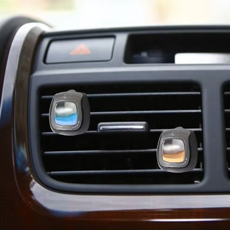 High Quality Colorful Scents Initial Oil Liquid Car Perfume Vent Clip Diffuser Clips Car Air Freshener