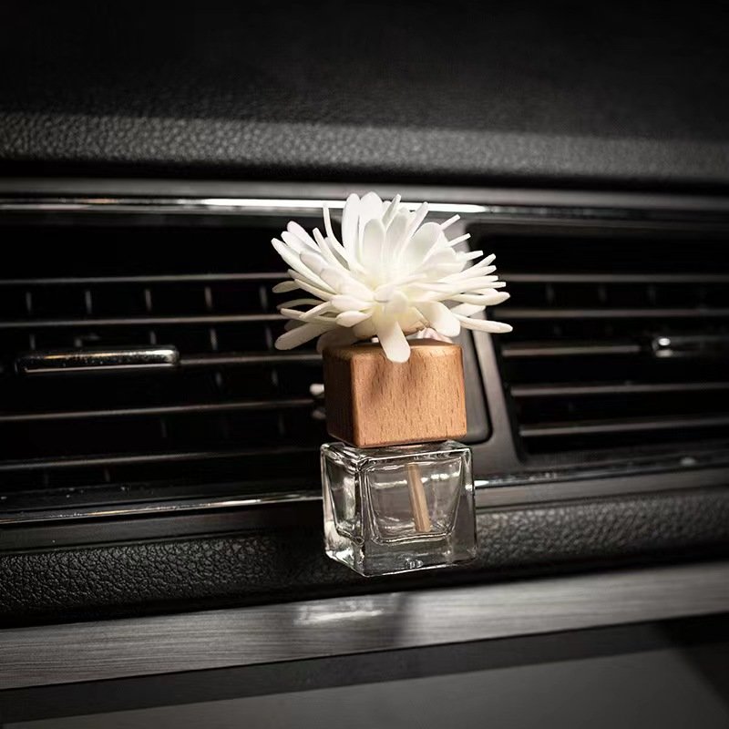 Modern Luxury Reed Car Perfume Air Conditioner with Glass Bottle Plastic Vent Clip Air Fresheners All Scents Hanging Style