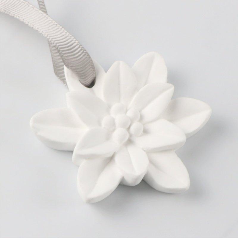 FinRu Stocked Hanging Lotus Flower Ceramic Aroma Plaster Scented Porcelain Essential Oil Diffuser Wardrobe Car Air Freshener