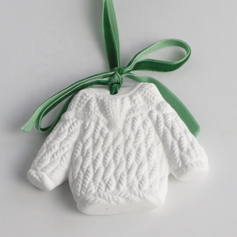 Wholesale White Sweater Shaped Fragrance Oil Diffuser Ceramic Stone Home Decoration Hanging Car Closet Wardrobe Air Freshener