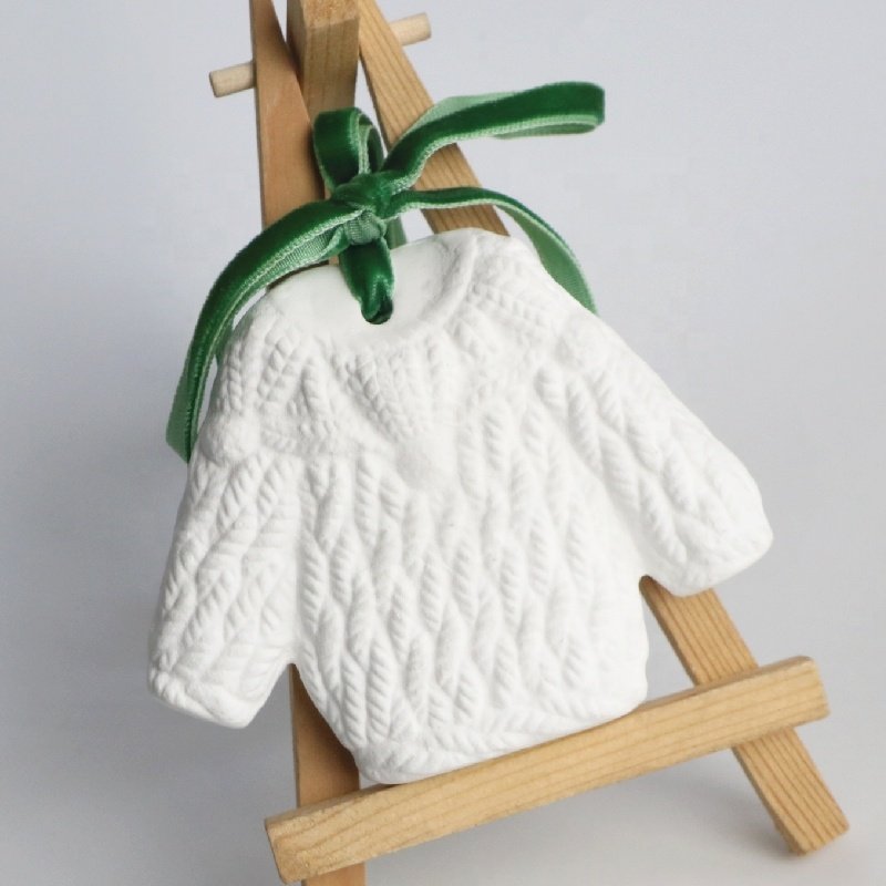 Wholesale White Sweater Shaped Fragrance Oil Diffuser Ceramic Stone Home Decoration Hanging Car Closet Wardrobe Air Freshener