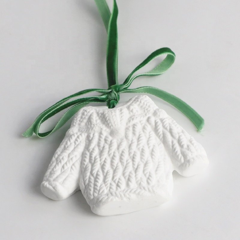 Wholesale White Sweater Shaped Fragrance Oil Diffuser Ceramic Stone Home Decoration Hanging Car Closet Wardrobe Air Freshener