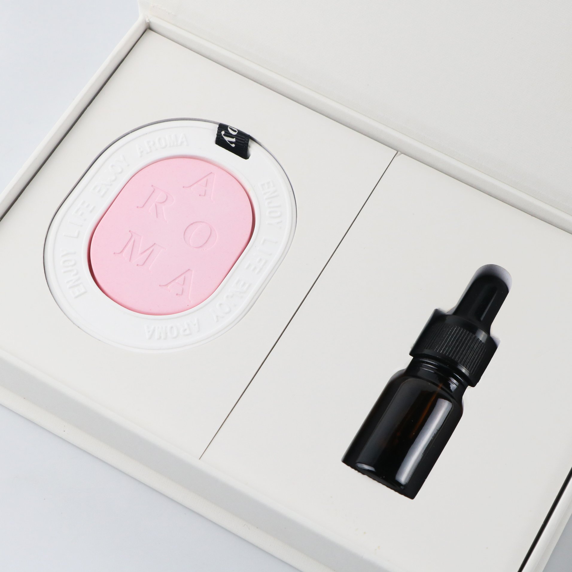 FinRu Color Matched Car Aromatherapy Essential Oil Diffuser Custom Gift Box Set Hanging Scented Ceramic Hanging Car Freshener