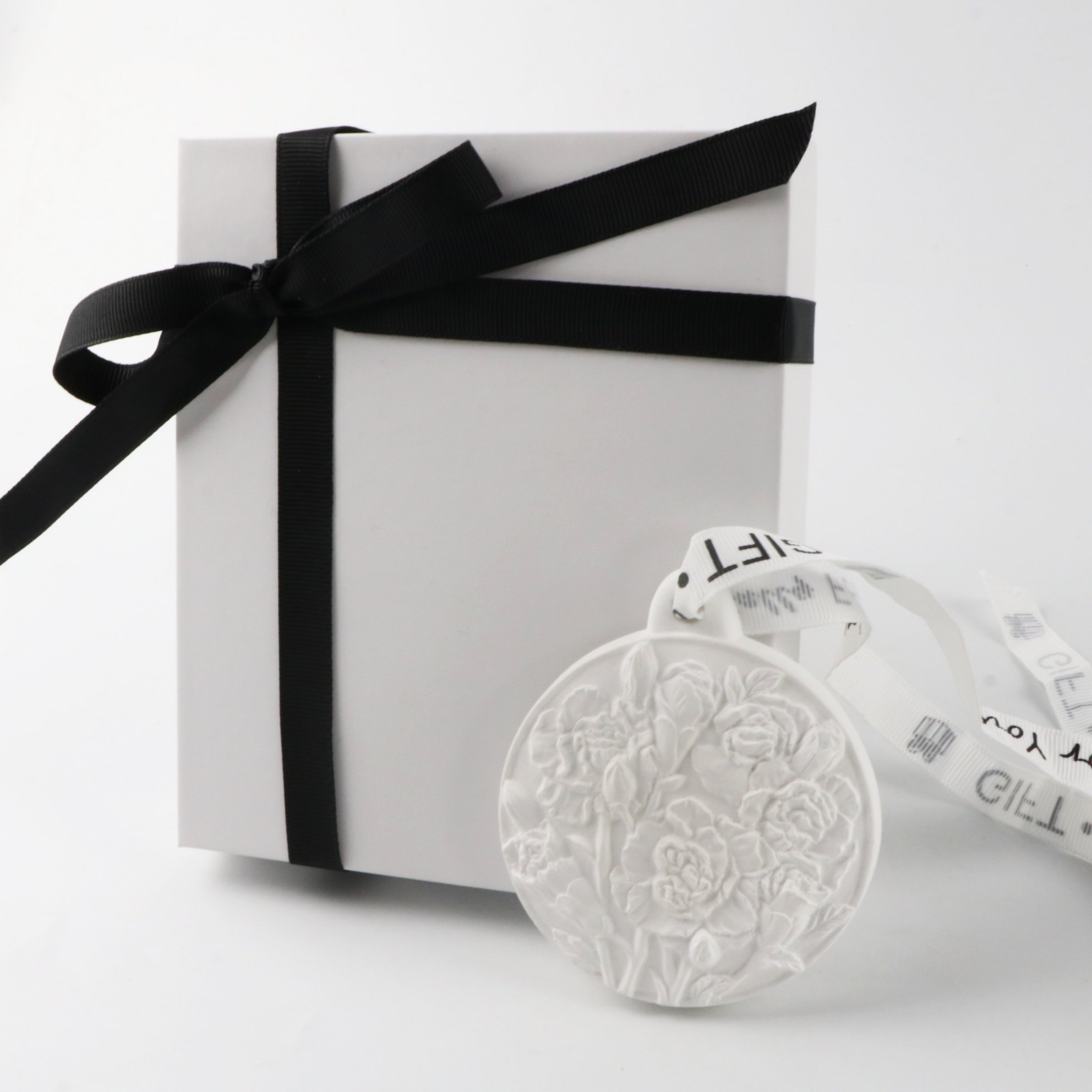 Home Decoration Hanging Car Wardrobe Air Freshener Scented Ceramic Flower Porcelain Aroma Essential Oil Fragrance Diffuser