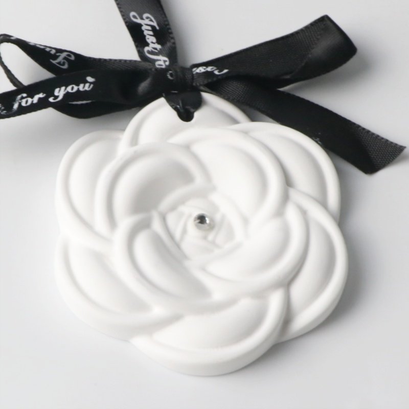 Camellia Hanging Car Wardrobe Air Freshener Scented Ceramic Aroma Plaster Porcelain Flower Fragrance Essential Oil Diffuser