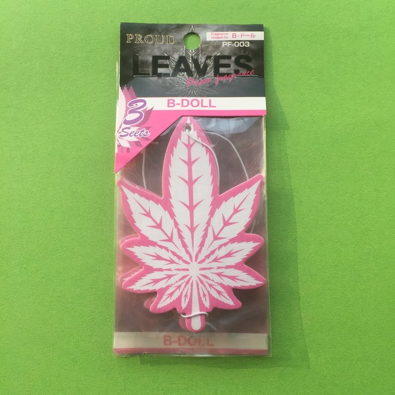 Wholesale Luxury Hello Kitty Paper Air Freshener for Cars Customized Apple Lily Ocean Cologne Fragrances Windshield Placement