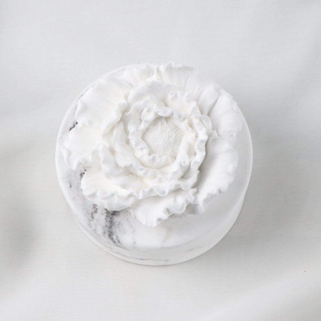 2024 FinRu Wholesale White Peony Ceramic Flower Fragrance Essential Oil Diffuser Stone Aromatherapy Air Freshener
