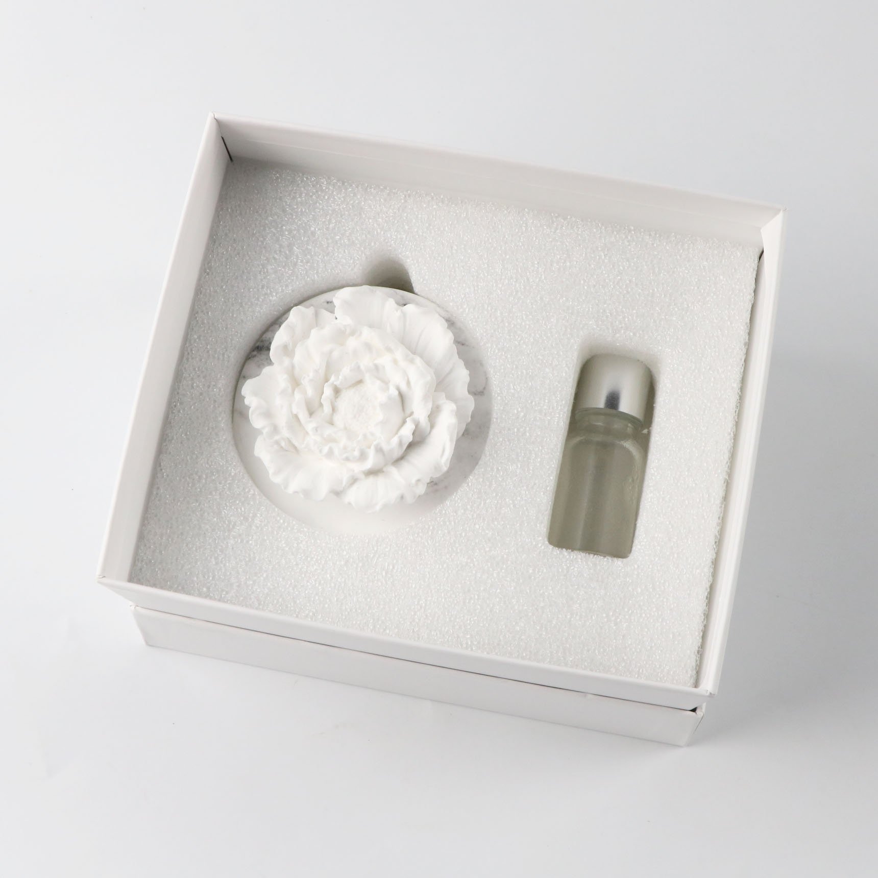 2024 FinRu Wholesale White Peony Ceramic Flower Fragrance Essential Oil Diffuser Stone Aromatherapy Air Freshener