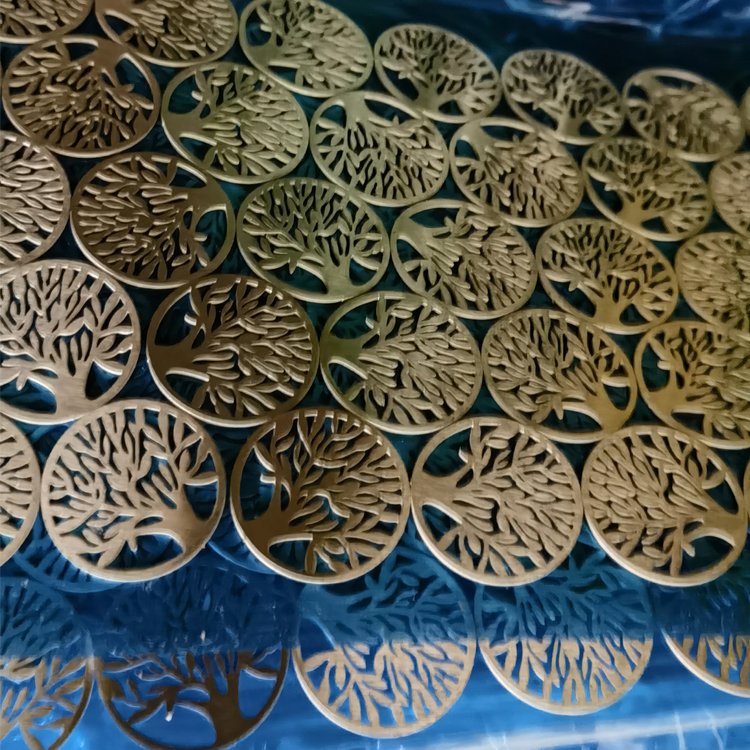 Any shape and design available car essential oil diffuser luxury metal vent clip scent car air freshener