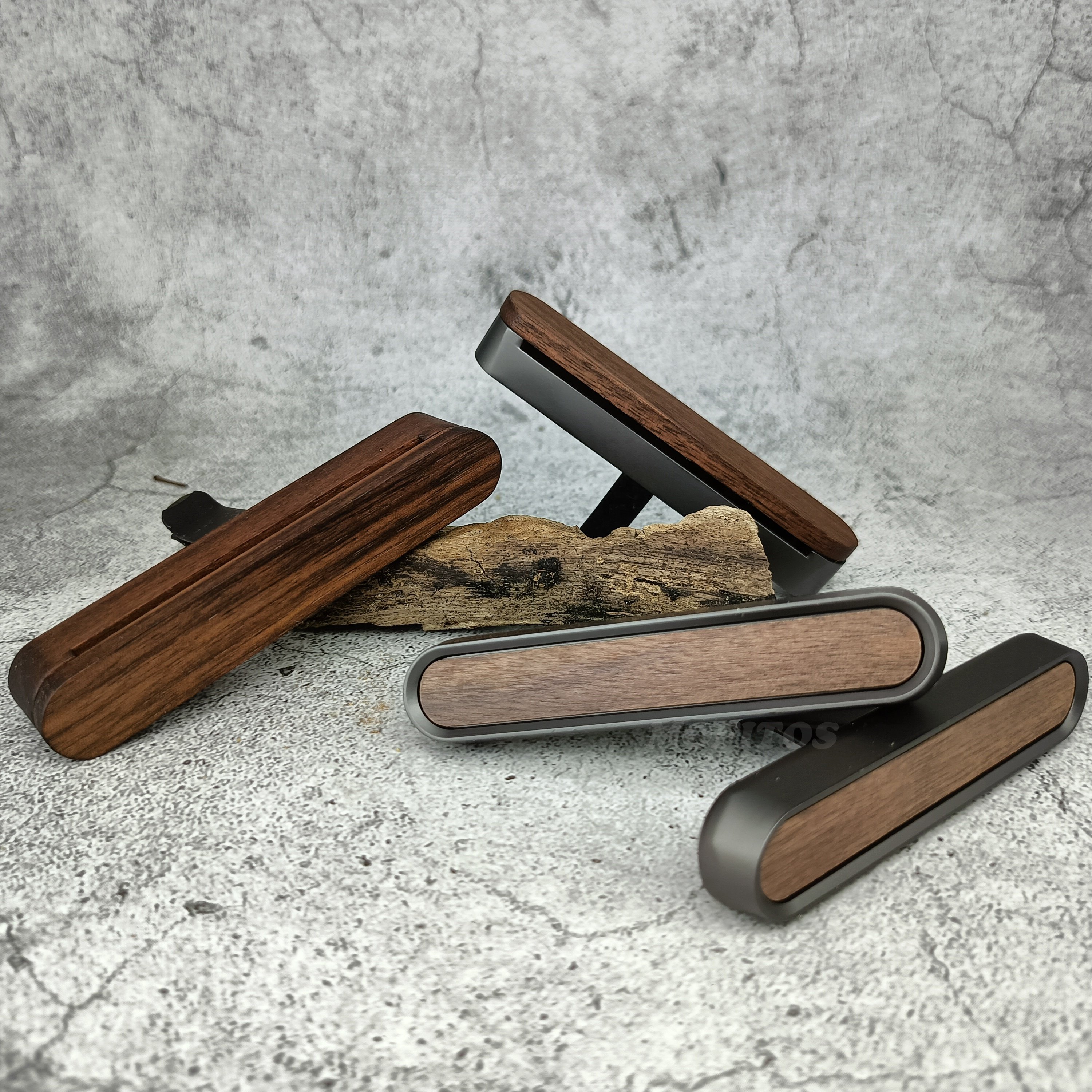 Long Lasting Car Freshener Aroma Handmade Wood Luxury Metal Auto Air Fragrance Car Perfume Car Wood Diffuser Vent Clip