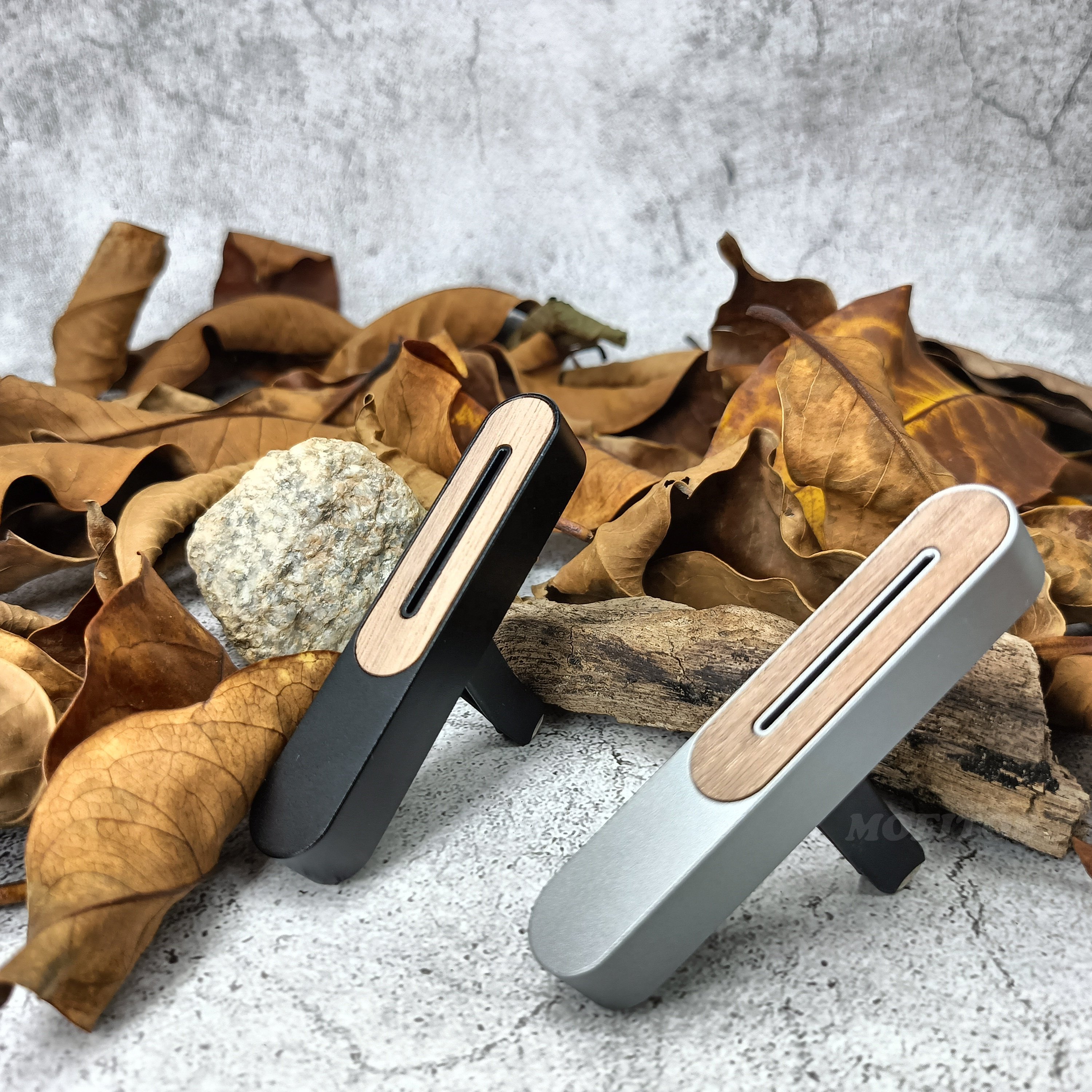 Long Lasting Car Freshener Aroma Handmade Wood Luxury Metal Auto Air Fragrance Car Perfume Car Wood Diffuser Vent Clip