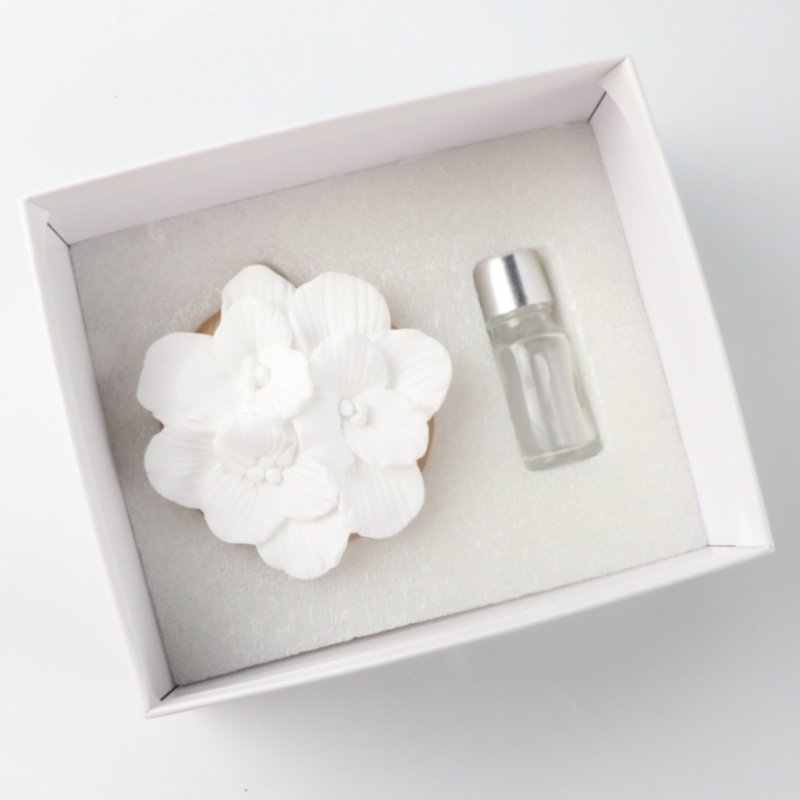 Home Office Car Decor Aromatherapy Air Freshener Scented Ceramic Porcelain Flower Wooden Base Essential Oil Fragrance Diffuser