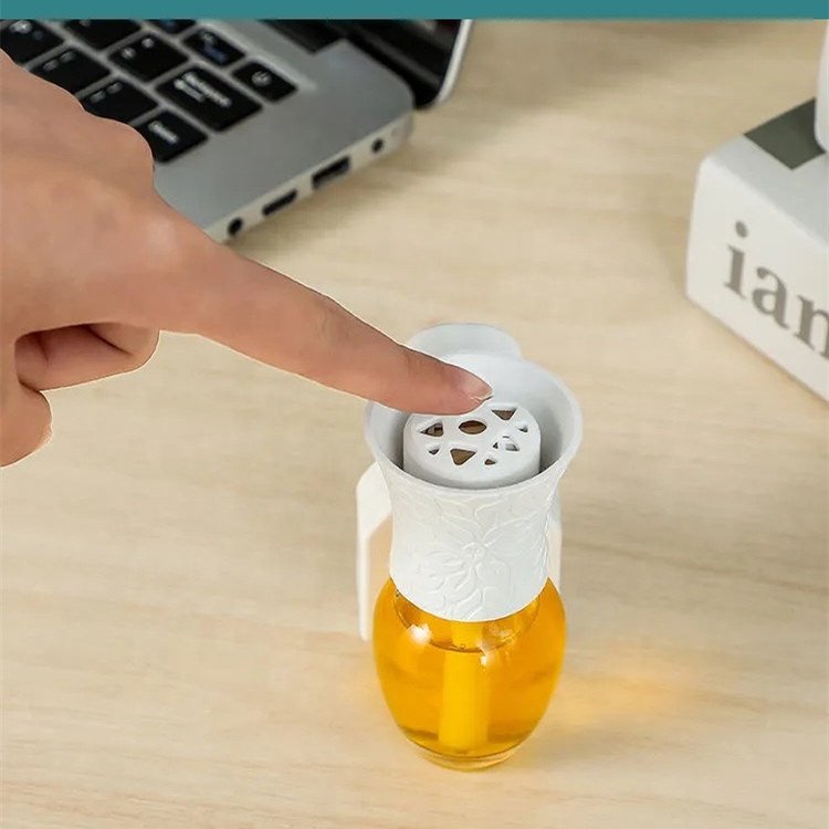 Customized Smell Home Fragrance Scented Essential Oil Daily Chemical Plug in Electric Air Freshener Heating aromatherapy machine