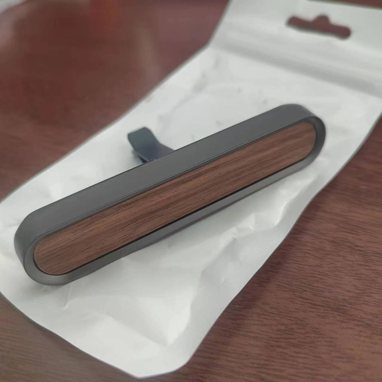 Wholesale Long Lasting Car Wooden Interior Metal Aluminium Alloy Auto Air Freshener Car Vent Clip Perfume Diffusers