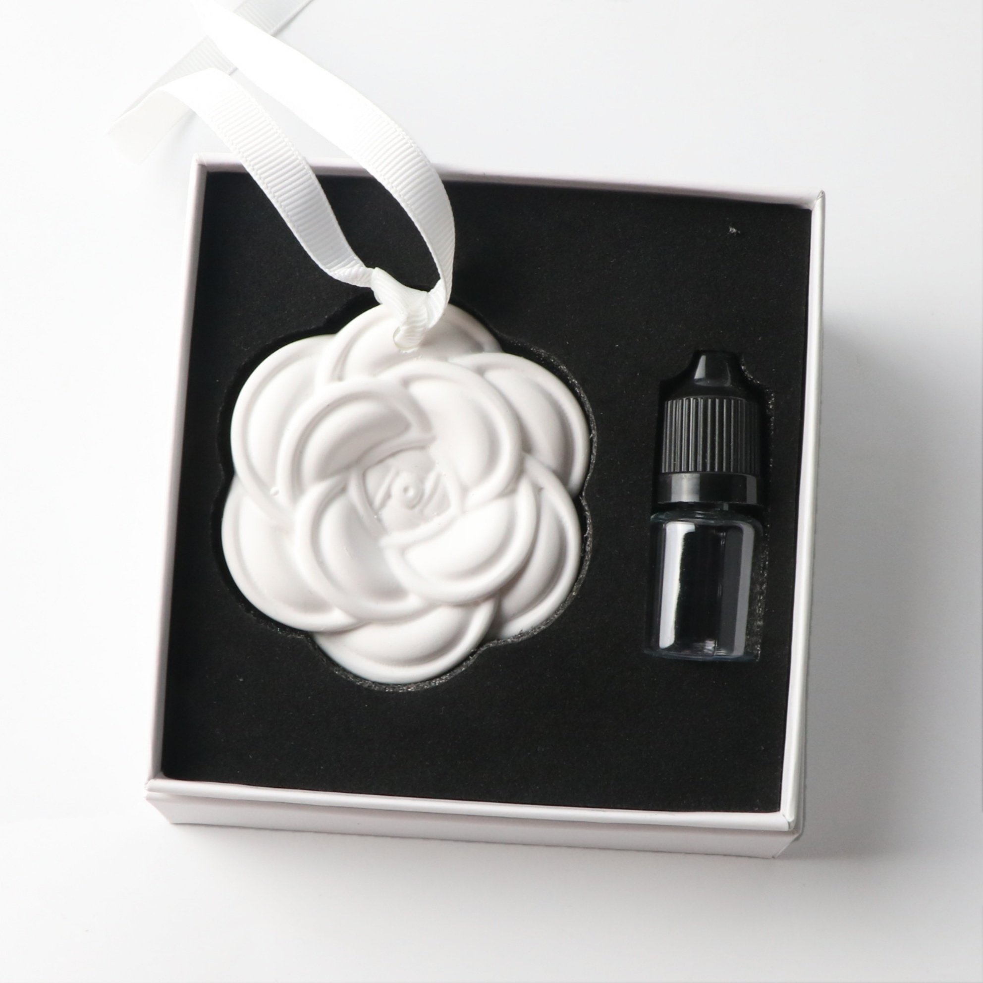 FinRu Stocked Gift Set Scented Car Wardrobe Aroma Pendant Air freshener Ceramic Camellia Flower Fragrance Essential Oil Diffuser
