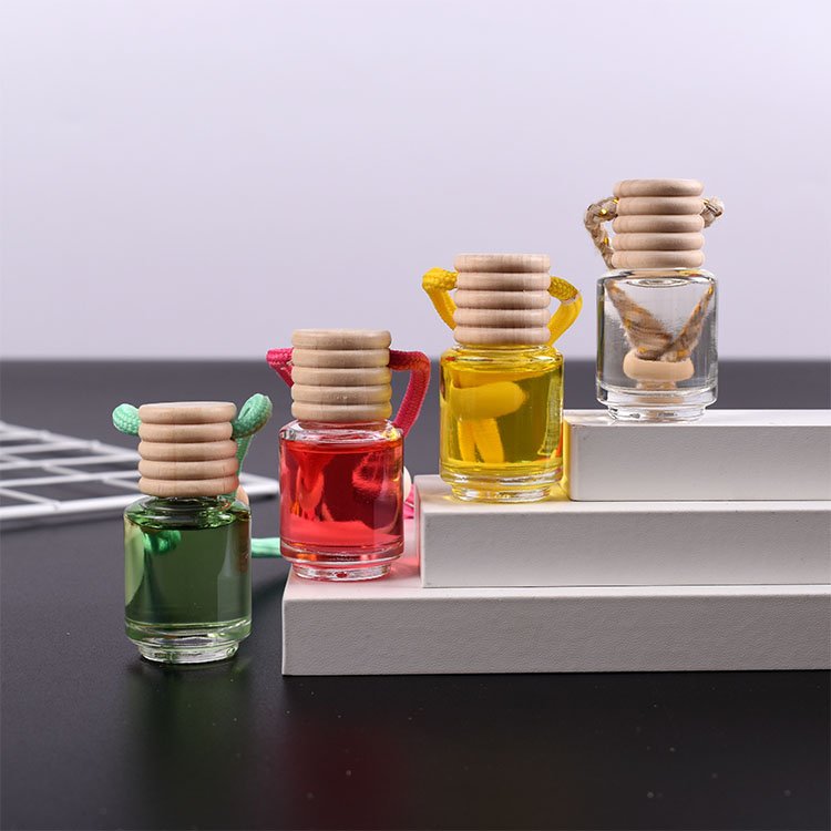 Wholesale Car Aromatherapy Bottle Pendant Air Freshener Perfume Glass Bottle Hanging Car Aromatherapy Diffuser