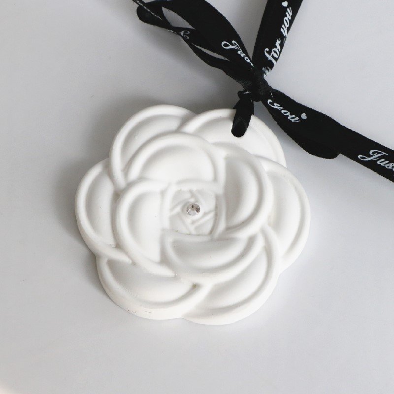 Hot Selling Home Wardrobe Hanging Car Air Freshener Scented Ceramic Aroma Porcelain Flower Fragrance Essential Oil Diffuser