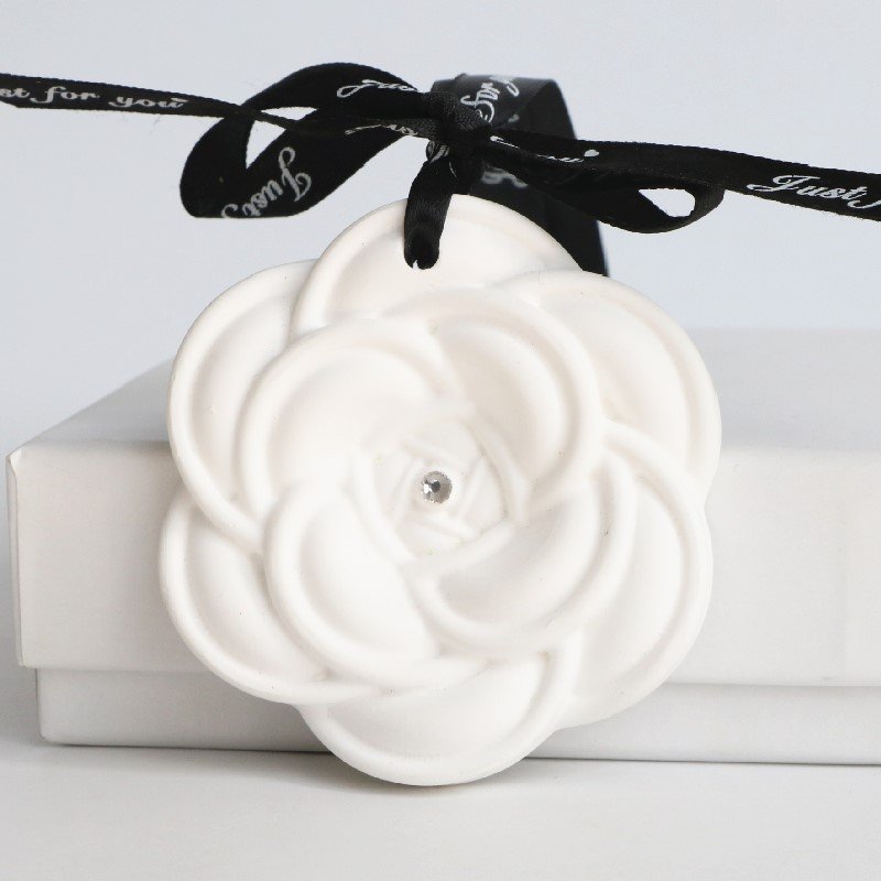 Hot Selling Home Wardrobe Hanging Car Air Freshener Scented Ceramic Aroma Porcelain Flower Fragrance Essential Oil Diffuser