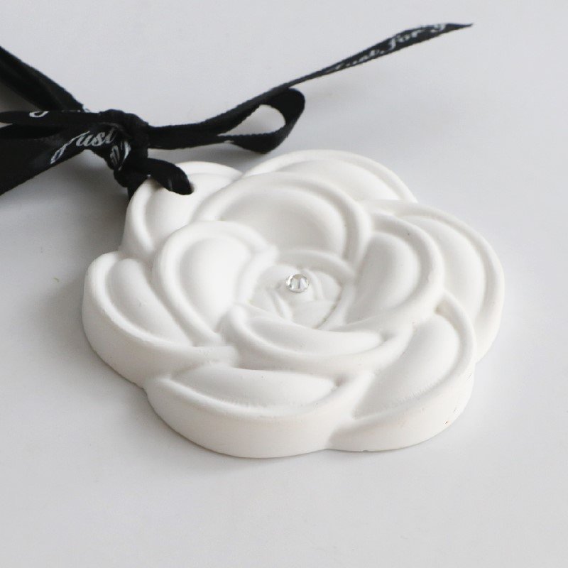 Hot Selling Home Wardrobe Hanging Car Air Freshener Scented Ceramic Aroma Porcelain Flower Fragrance Essential Oil Diffuser