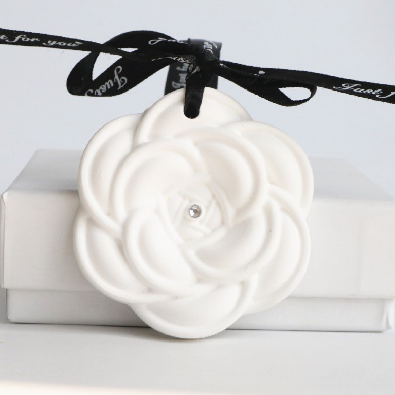 Hot Selling Home Wardrobe Hanging Car Air Freshener Scented Ceramic Aroma Porcelain Flower Fragrance Essential Oil Diffuser